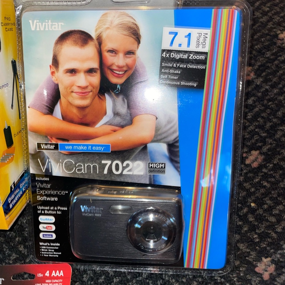 Vivicam 7022 by vivitar or best offer